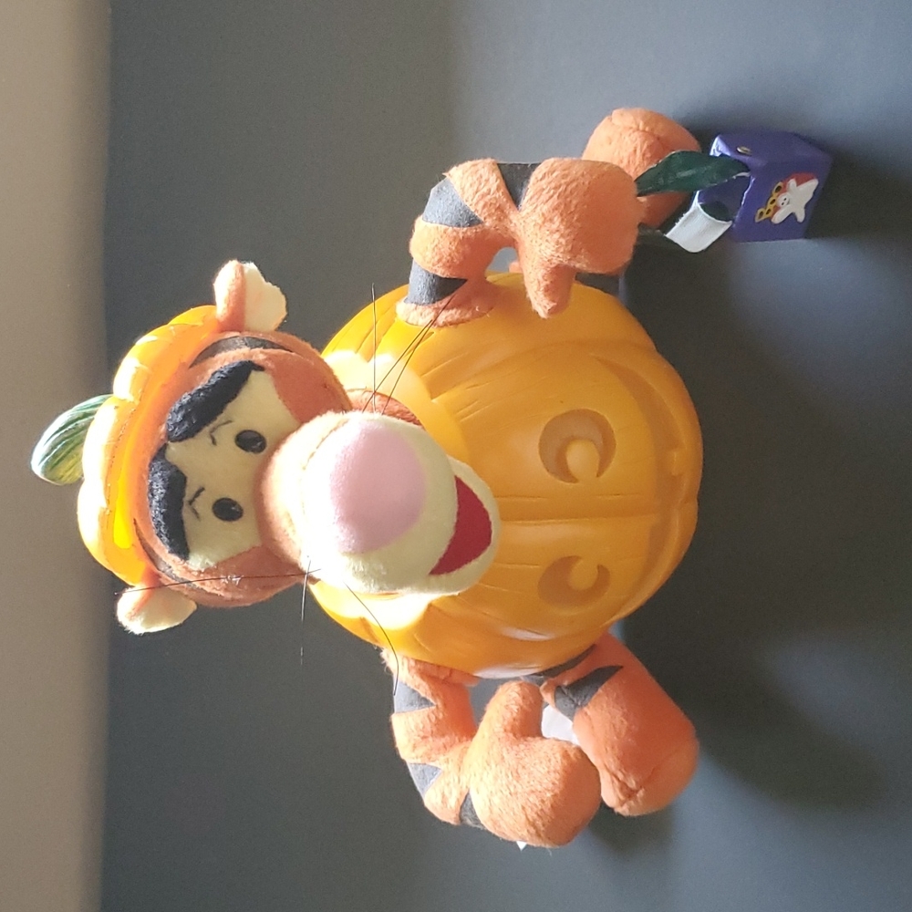 Disney Holidays Tigger Halloween Animated Sings Moves Pumpkin Lightup
